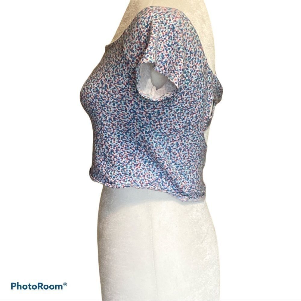 NWT Women’s Hollister floral crop top criss cross back Size M - Picture 2 of 7